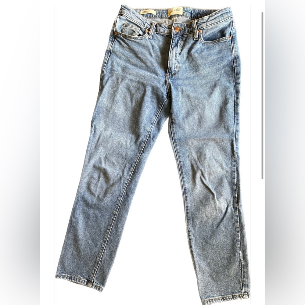 Universal Thread High Rise Slim Straight - size 28